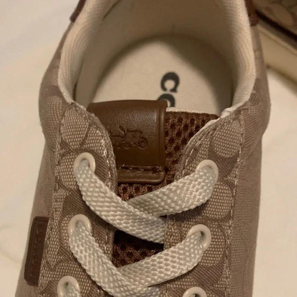 NEW Y2K -Authentic Coach Woman’s Tan Patterned Sneakers - Picture 4 of 12